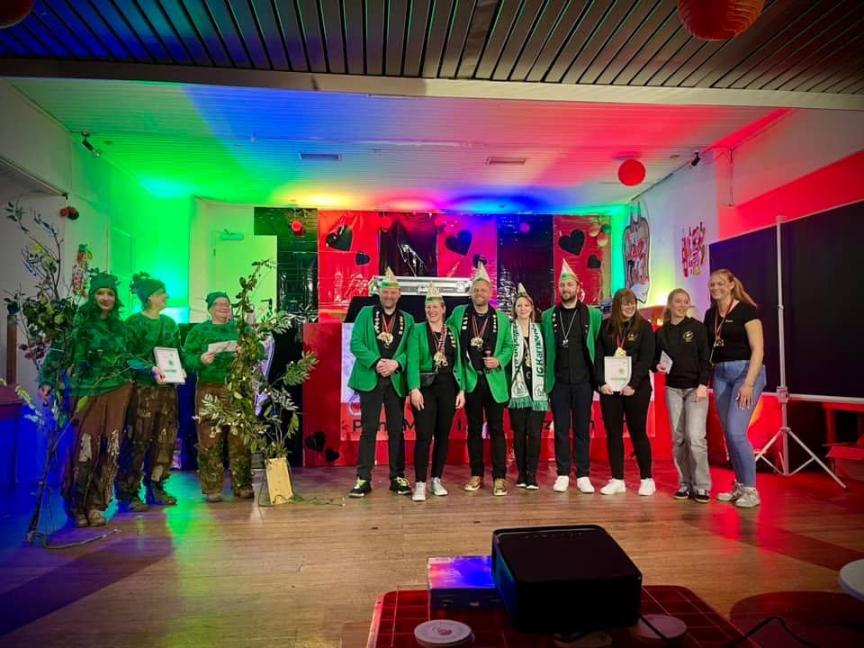 Traditionell haben wir heute beim Prinzenausziehen im Saal Altenrath den schönsten Wagen und die …